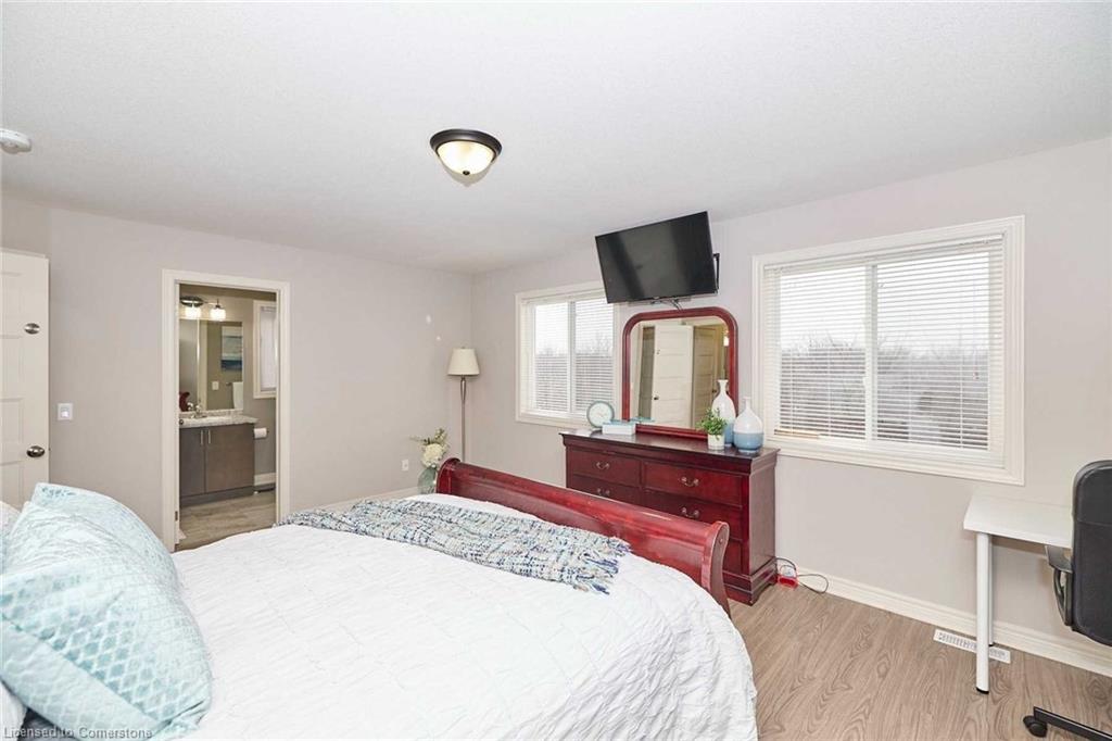 6045 Ernest Crescent Property Photo 6