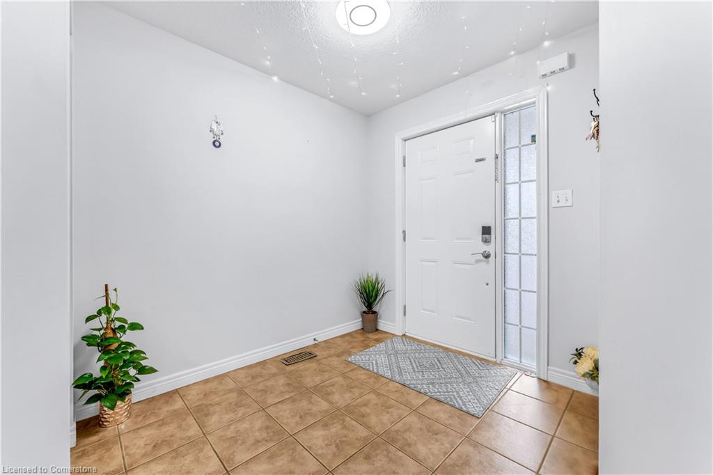 369 Thomas Slee Drive Property Photo 4