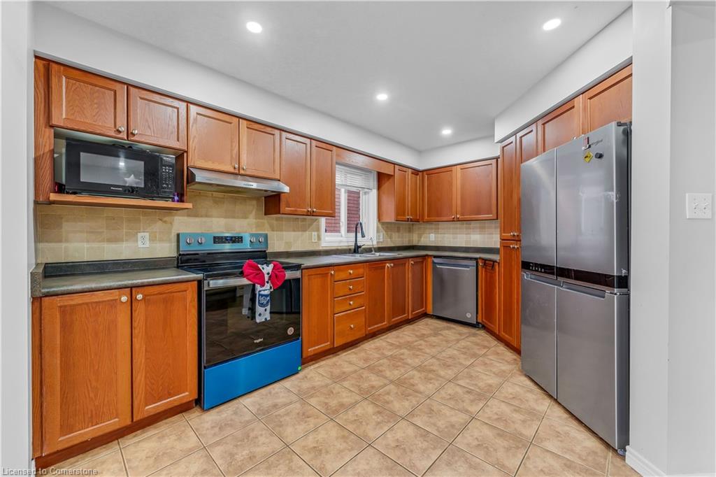 369 Thomas Slee Drive Property Photo 9