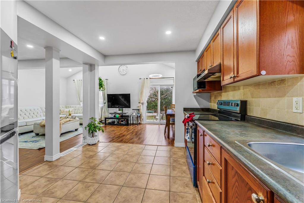 369 Thomas Slee Drive Property Photo 10