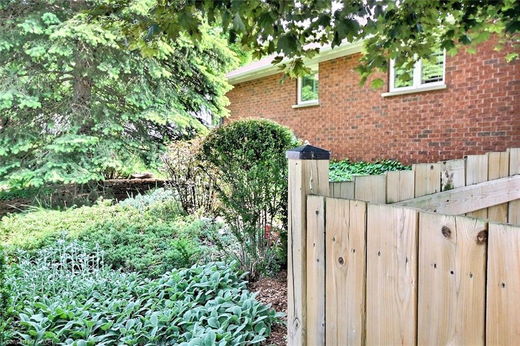 246 Dolph Street S Property Photo 16