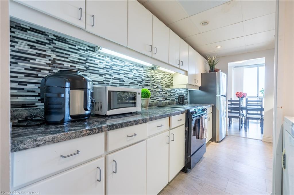 2302-3650 Kaneff Crescent Property Photo 8