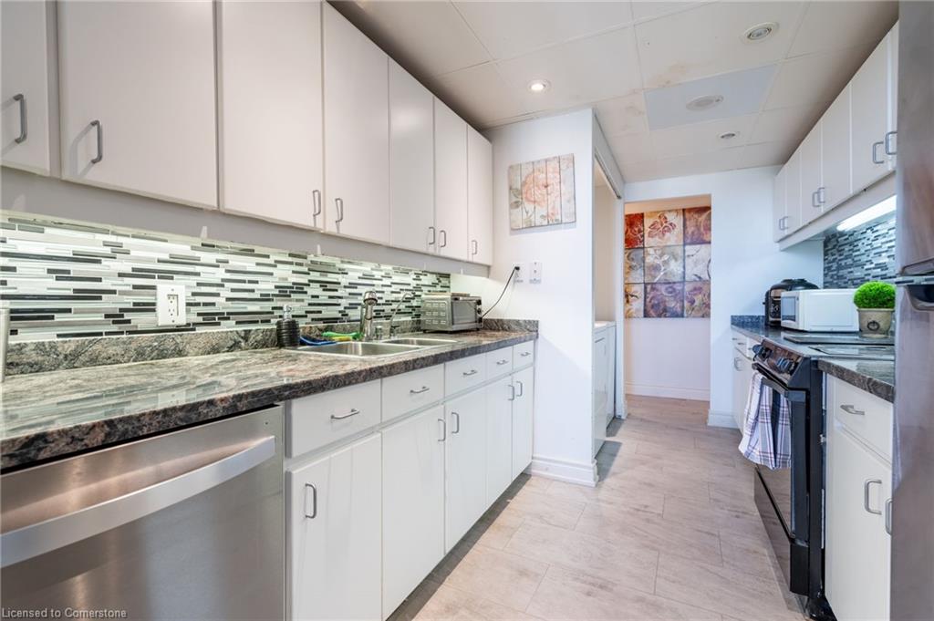 2302-3650 Kaneff Crescent Property Photo 9