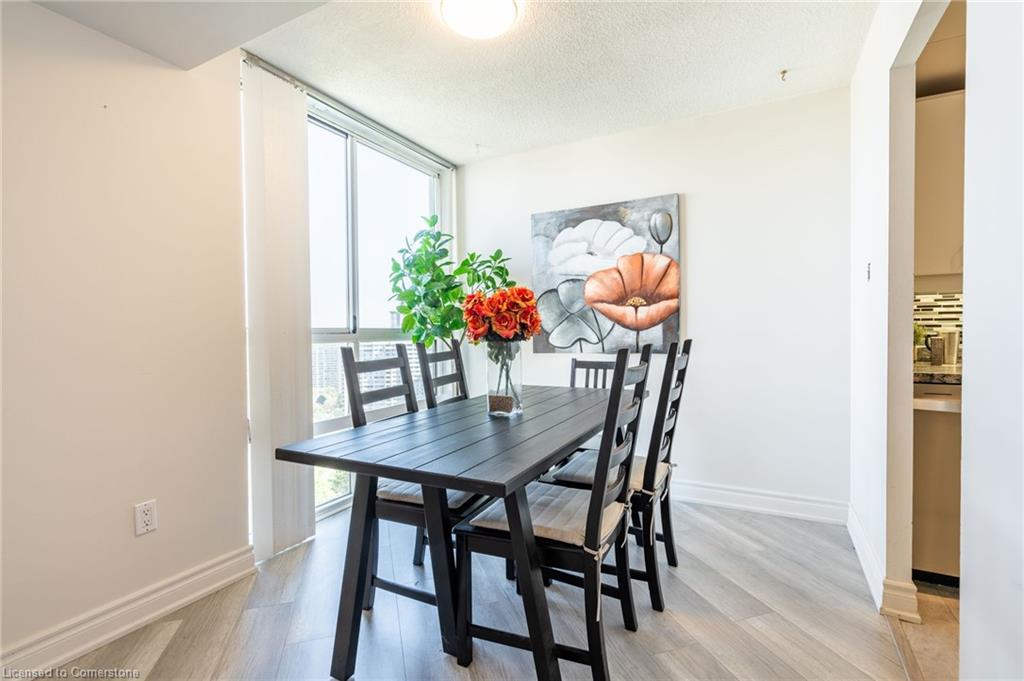 2302-3650 Kaneff Crescent Property Photo 11