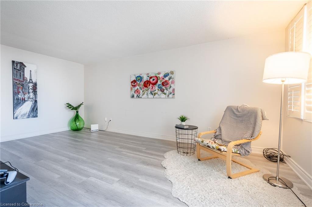 2302-3650 Kaneff Crescent Property Photo 13