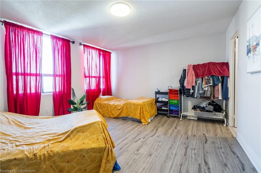 2302-3650 Kaneff Crescent Property Photo 22