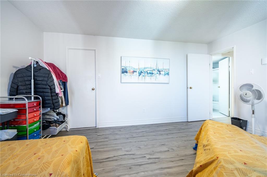 2302-3650 Kaneff Crescent Property Photo 23