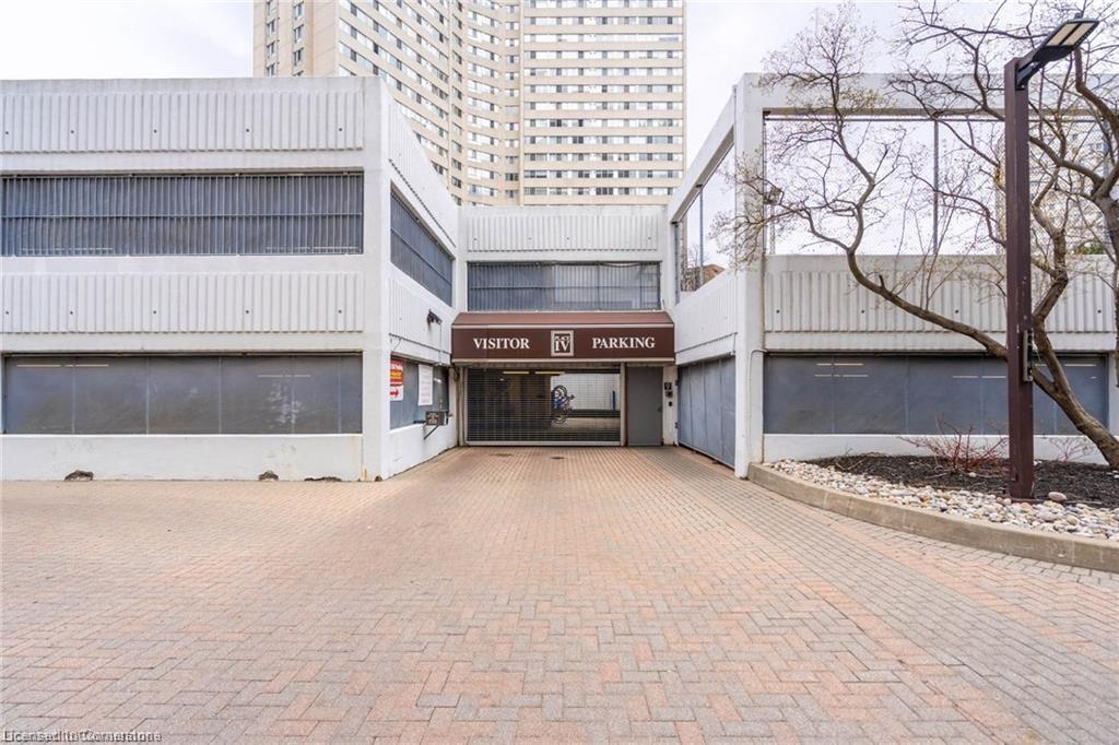 2302-3650 Kaneff Crescent Property Photo 41