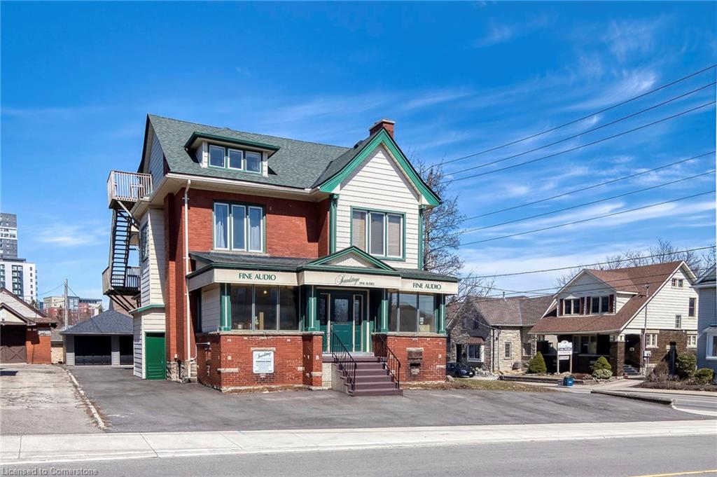 59 Regina Street N Property Photo 2
