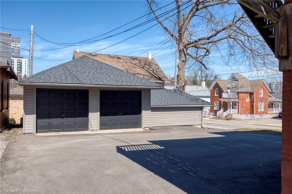 59 Regina Street N Property Photo 3
