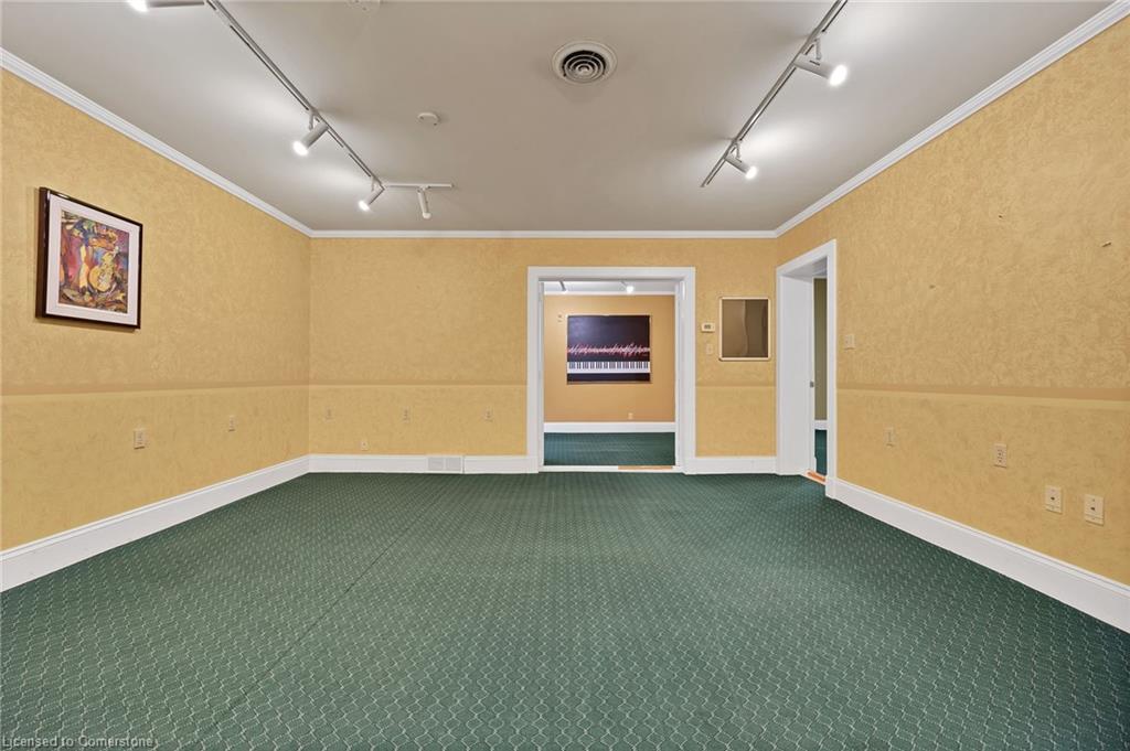 59 Regina Street N Property Photo 18