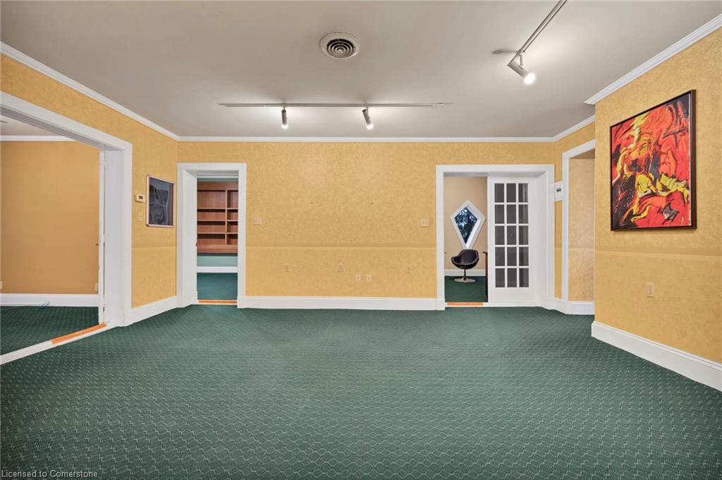 59 Regina Street N Property Photo 19