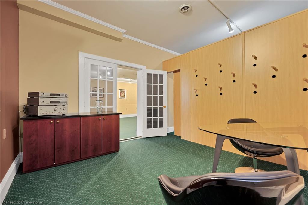 59 Regina Street N Property Photo 21