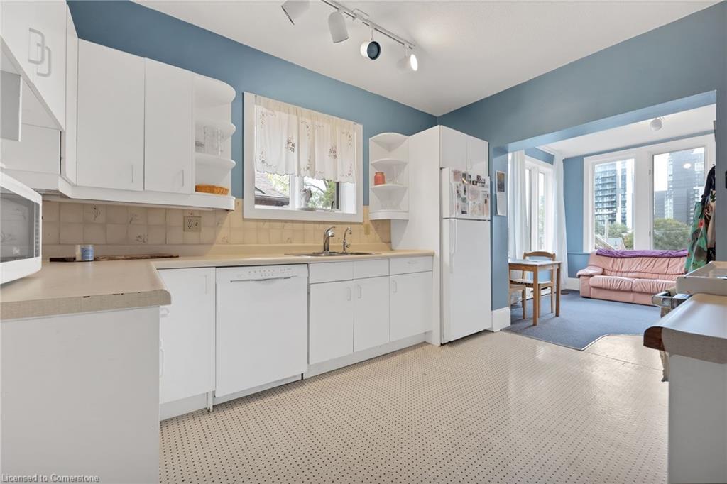 59 Regina Street N Property Photo 29