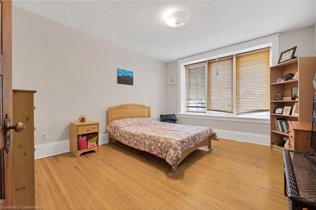59 Regina Street N Property Photo 32