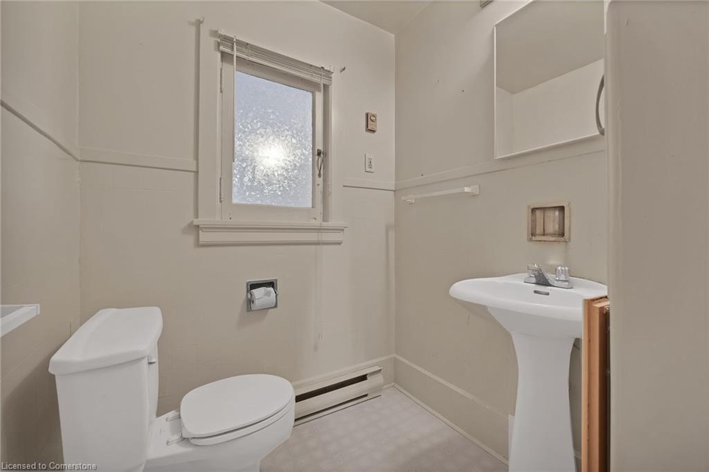 59 Regina Street N Property Photo 46