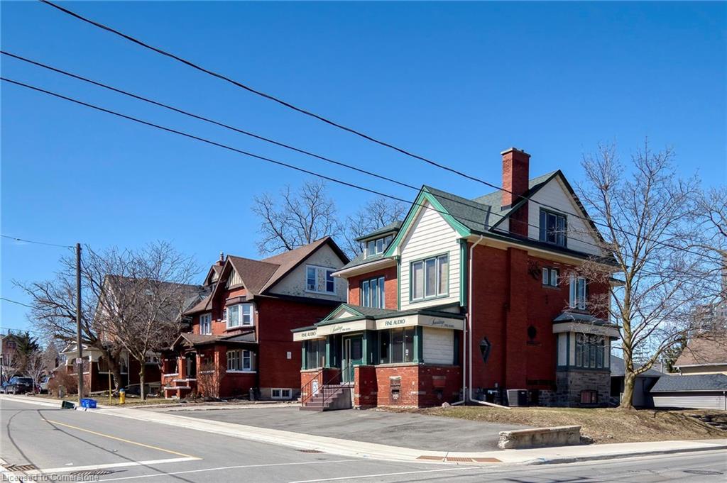 59 Regina Street N Property Photo 49