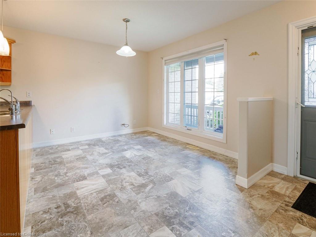 8-409 Queen Street S Property Photo 6