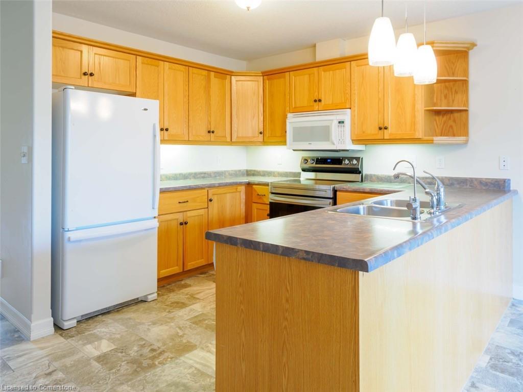 8-409 Queen Street S Property Photo 7