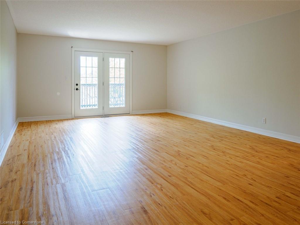 8-409 Queen Street S Property Photo 11