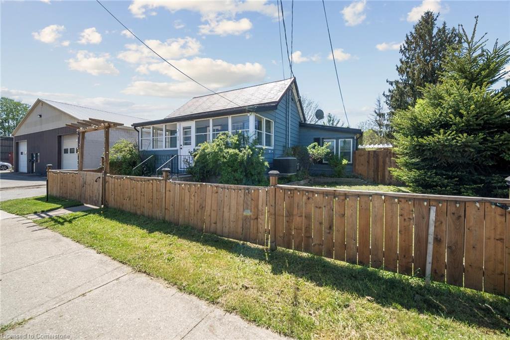 82 Main Street Property Photo 1