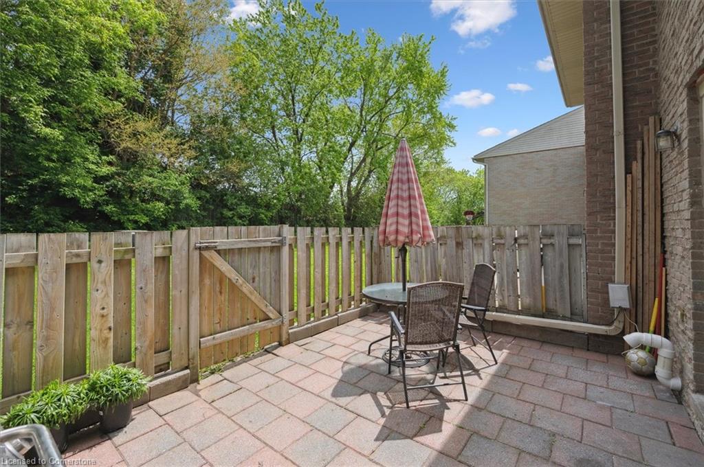 33-293 Fairway Road N Property Photo 26