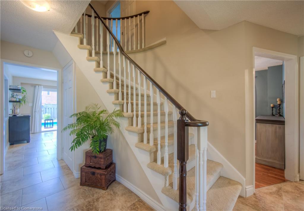 465 Burnett Avenue Property Photo 27