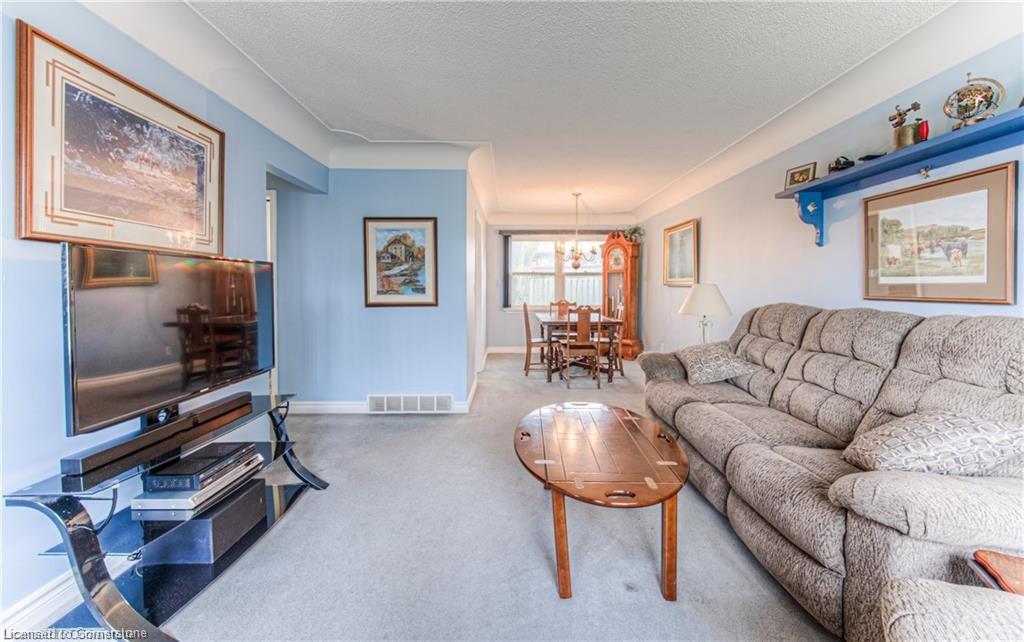 191 Allen Street E Property Photo 8