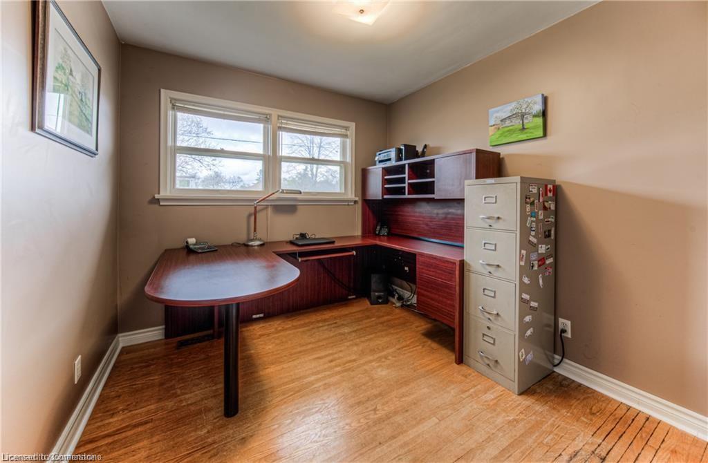 191 Allen Street E Property Photo 19