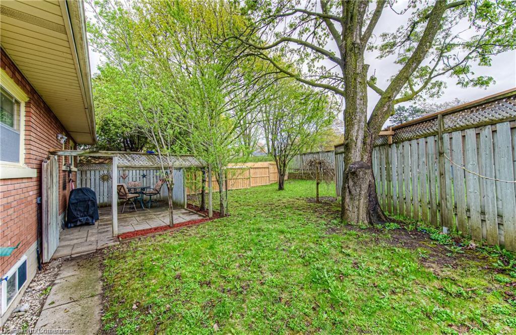 191 Allen Street E Property Photo 32