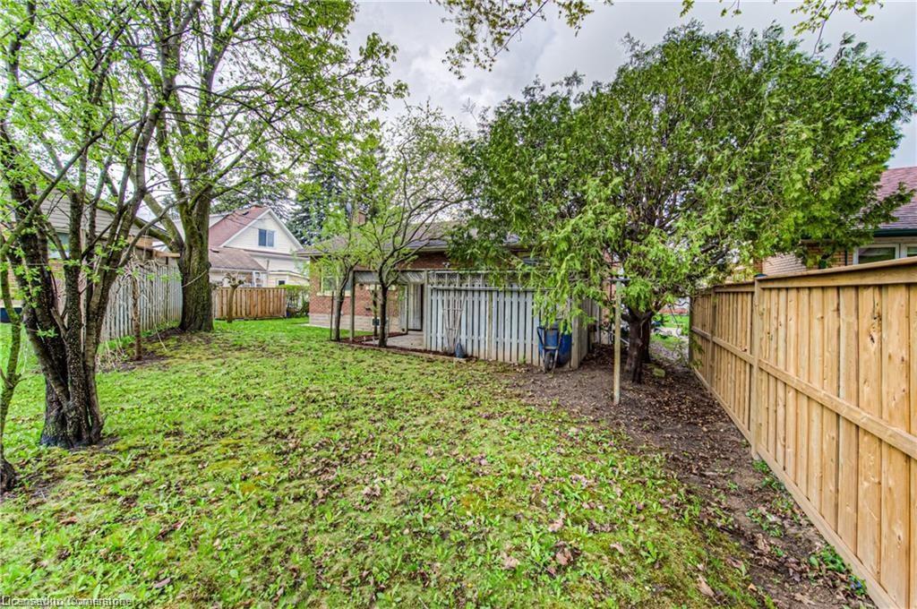 191 Allen Street E Property Photo 36