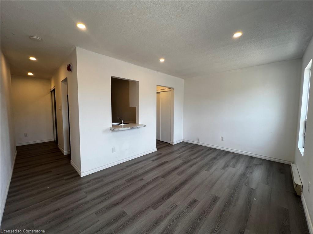 11-102 Greensides Avenue Property Photo 5