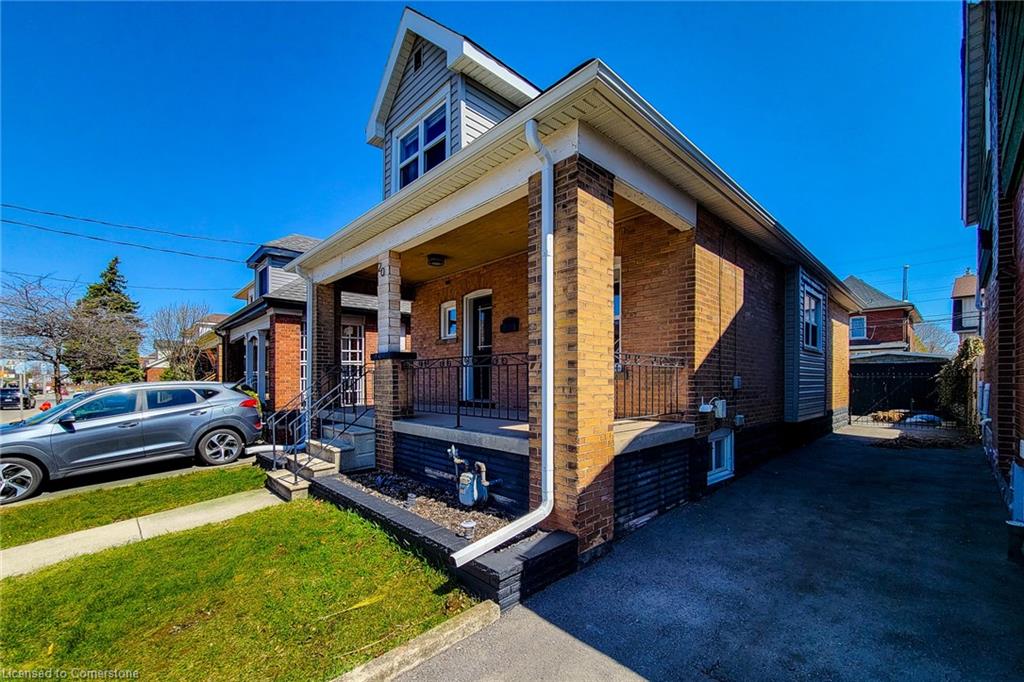 20 Connaught Avenue N Property Photo 4