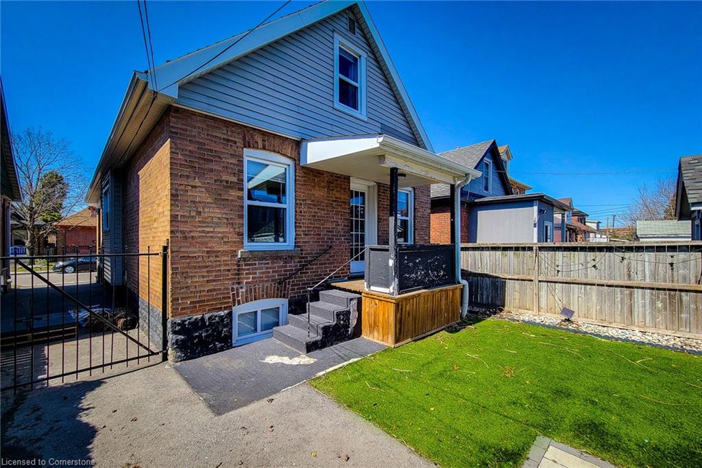 20 Connaught Avenue N Property Photo 5