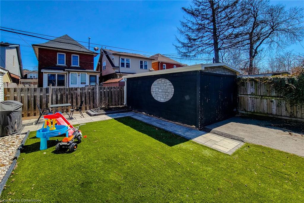 20 Connaught Avenue N Property Photo 6
