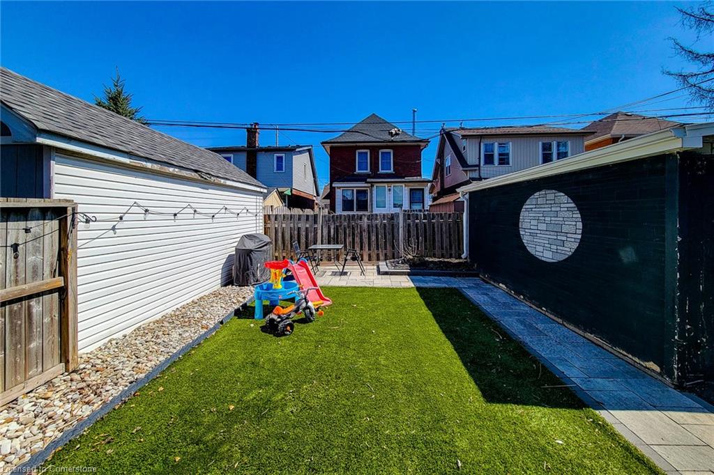 20 Connaught Avenue N Property Photo 7