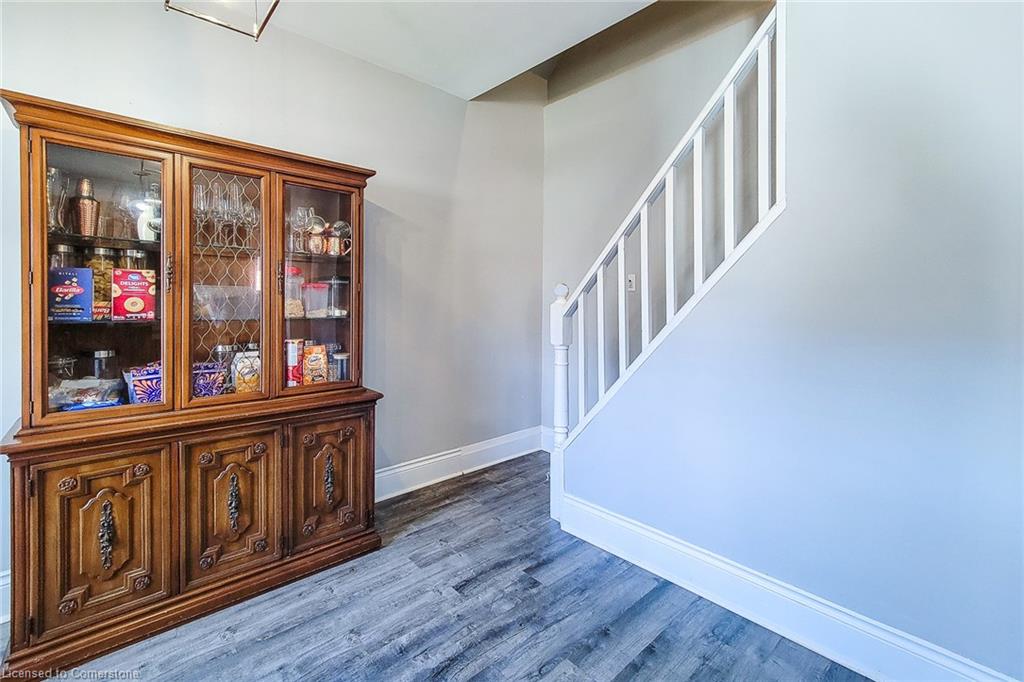 20 Connaught Avenue N Property Photo 35