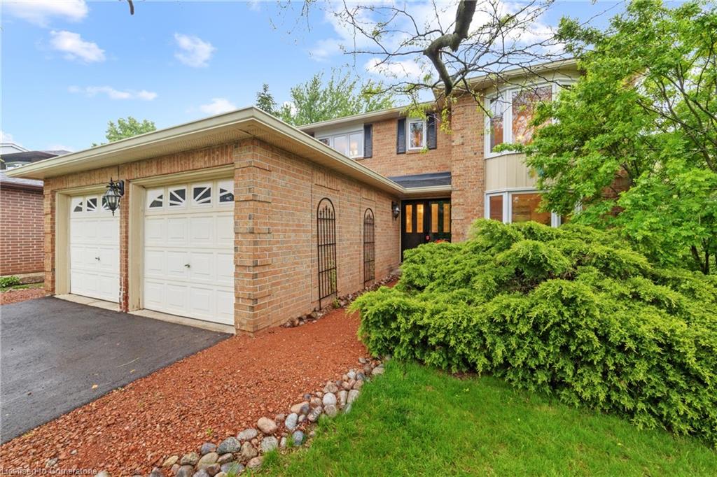2095 Fallingbrook Crescent Property Photo 1