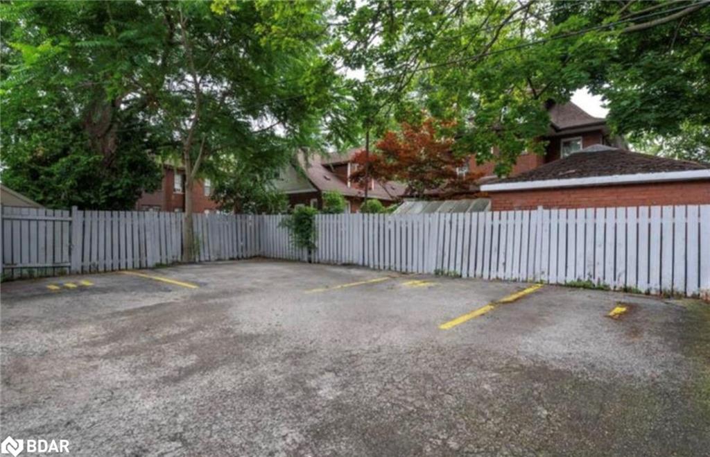1-207 Fairleigh Avenue S Property Photo 8
