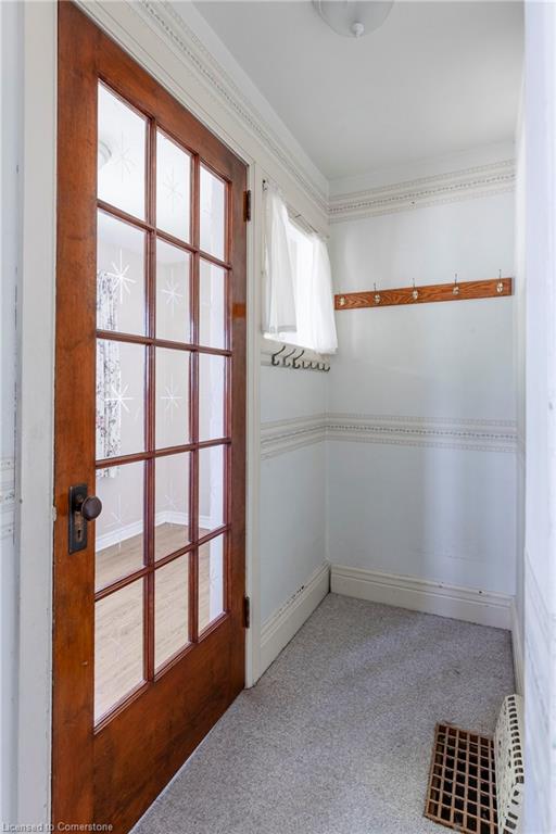 27 Barons Avenue N Property Photo 4