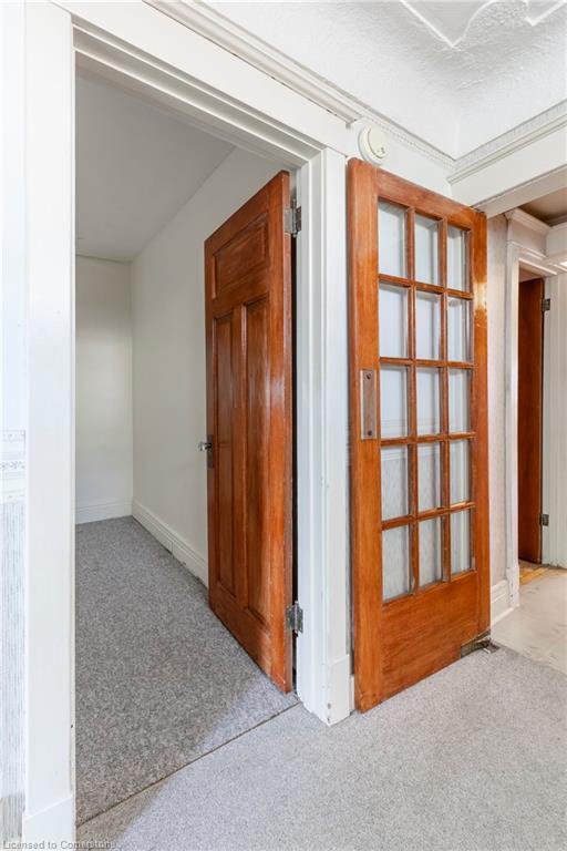 27 Barons Avenue N Property Photo 14