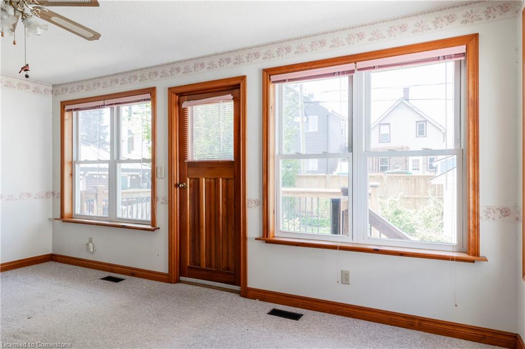 27 Barons Avenue N Property Photo 29