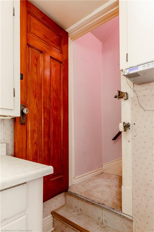 27 Barons Avenue N Property Photo 34