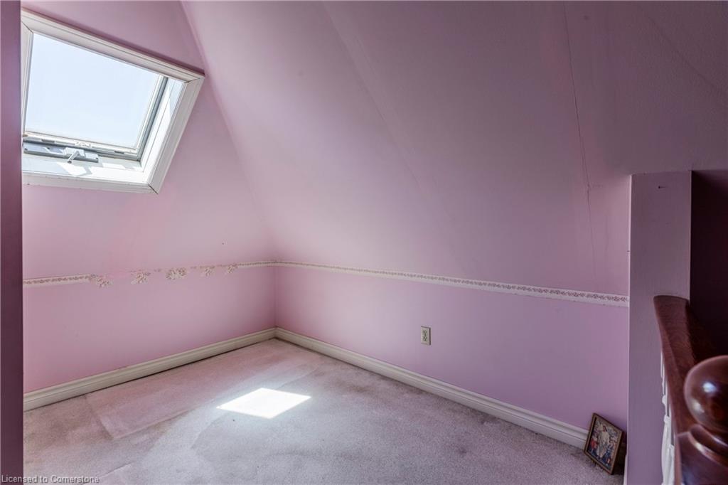 27 Barons Avenue N Property Photo 40