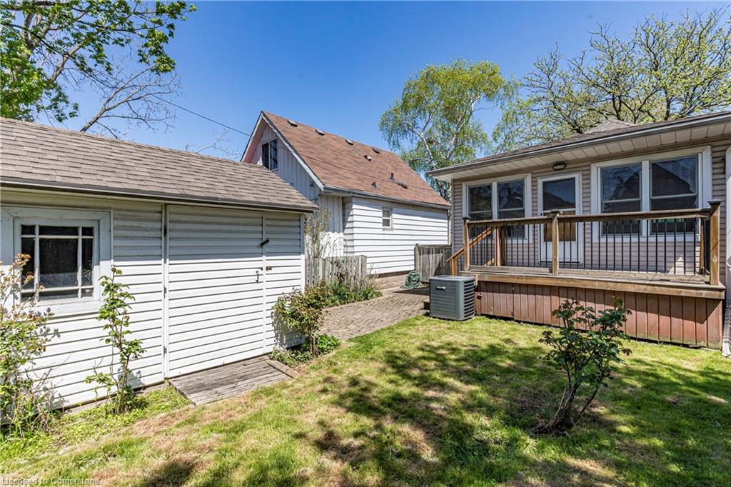 27 Barons Avenue N Property Photo 44