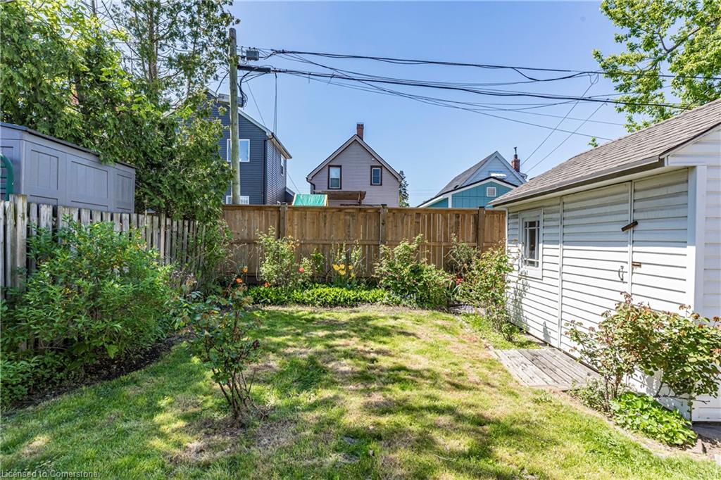 27 Barons Avenue N Property Photo 45