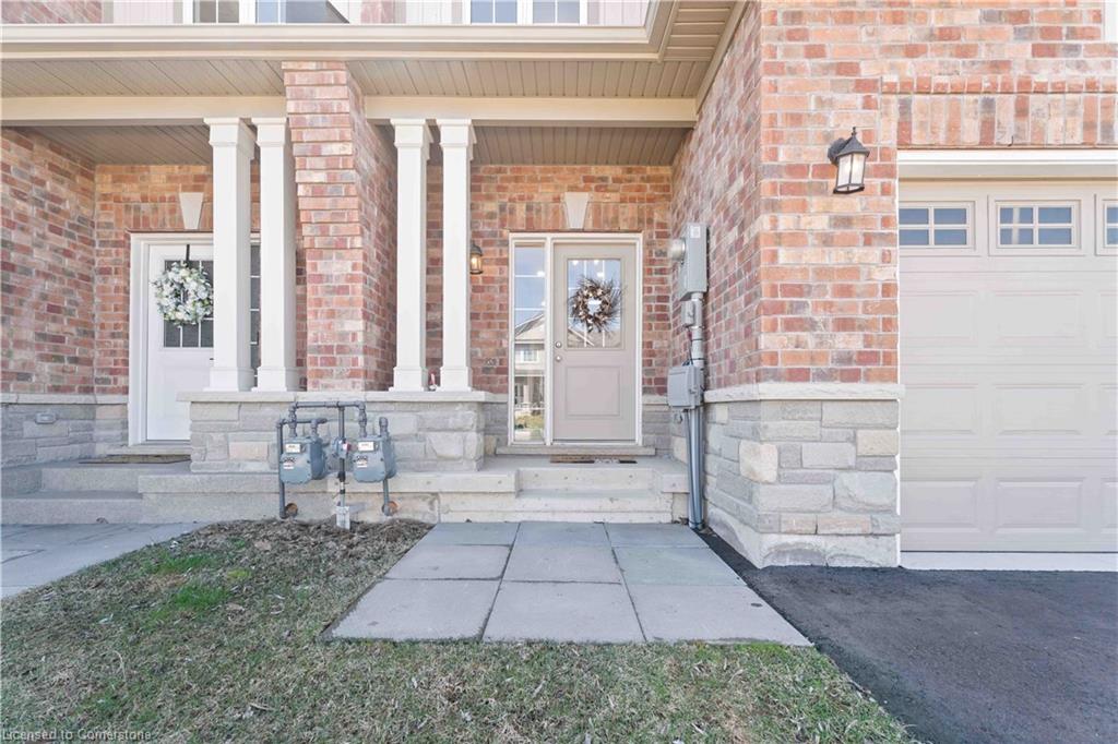 447 Viking Street Property Photo 2