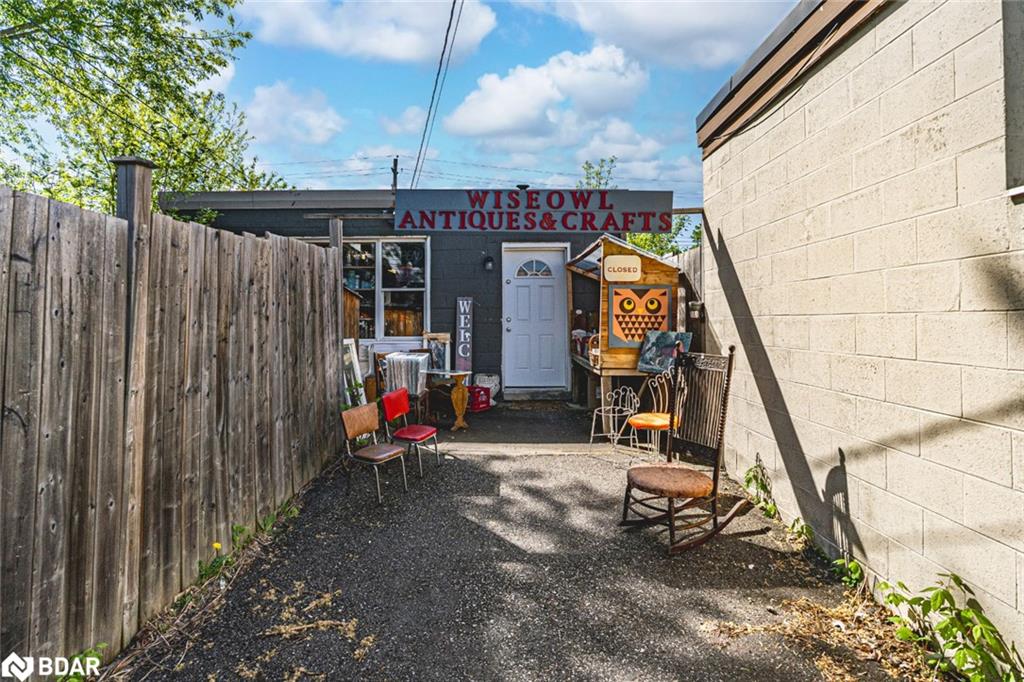 27 Queen Street West Property Photo 1