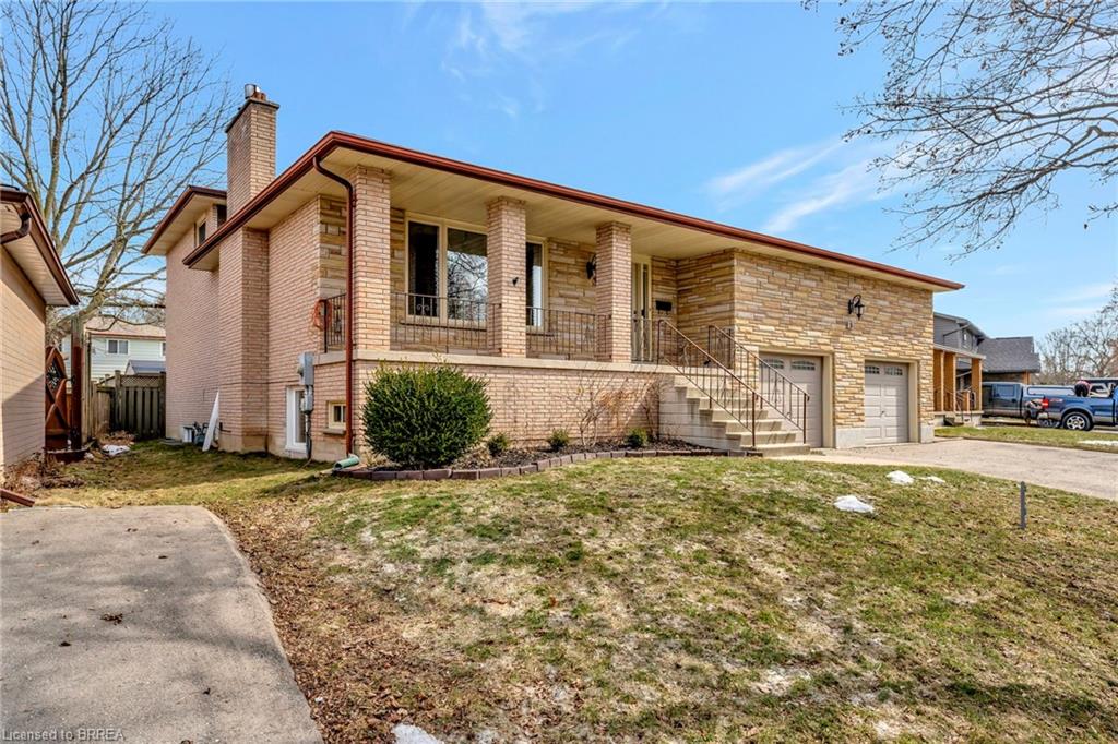 18 Sprucehill Drive Property Photo 2