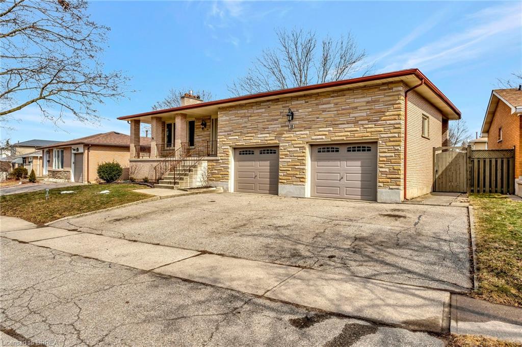 18 Sprucehill Drive Property Photo 3